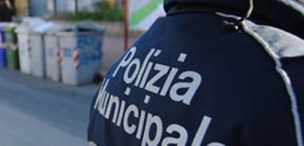 Alba Adriatica, due vigili stagionali in servizio per un mese in più