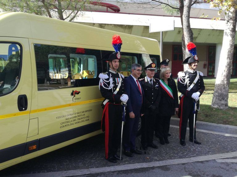 Civitella del Tronto, ecco lo scuolabus donato dai carabinieri FOTO VIDEO