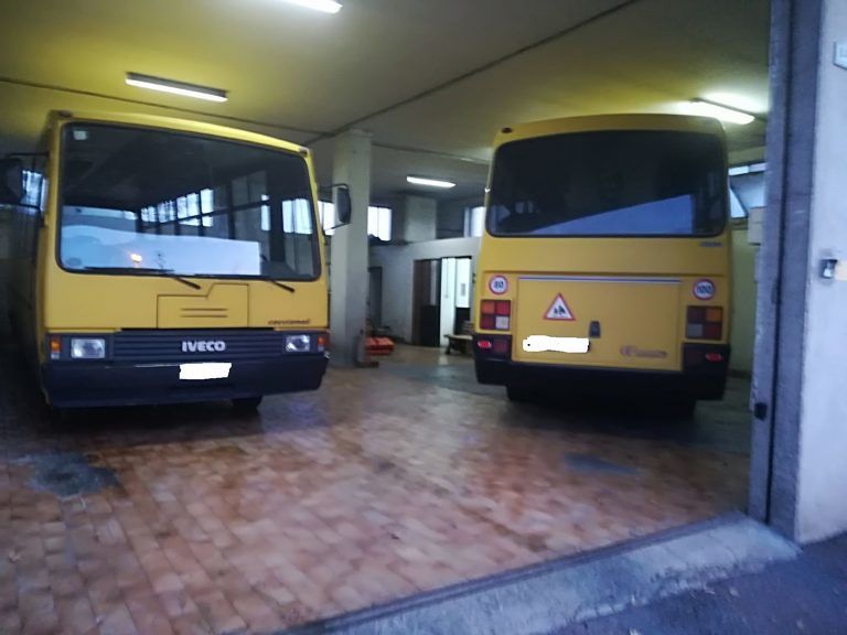Nereto, scuolabus senza assicurazione: i mezzi restano in garage
