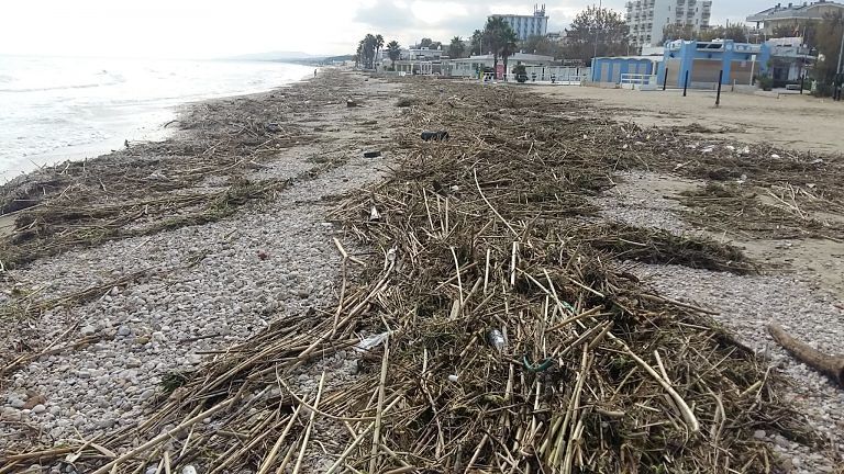 Rifiuti spiaggiati, Monticelli cerca fondi per aiutare i Comuni costieri