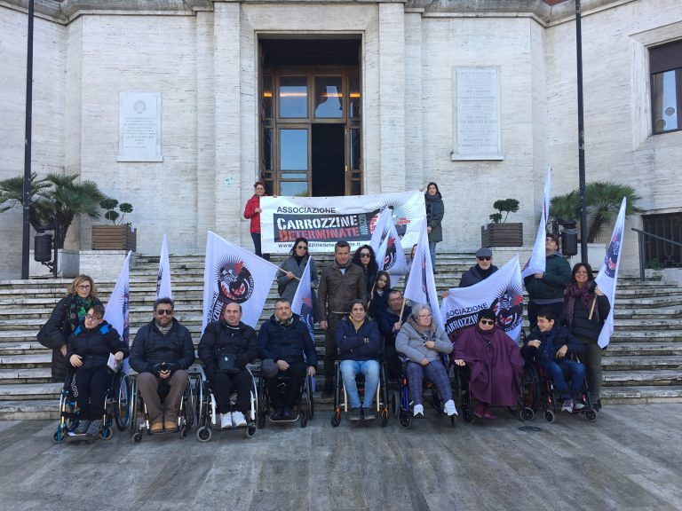 Striscia la Notizia torna a Pescara per i parcheggi dei disabili