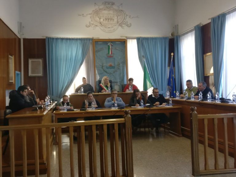 Alba Adriatica, ok al bilancio di previsione: riduzione della Tari e recupero evasione