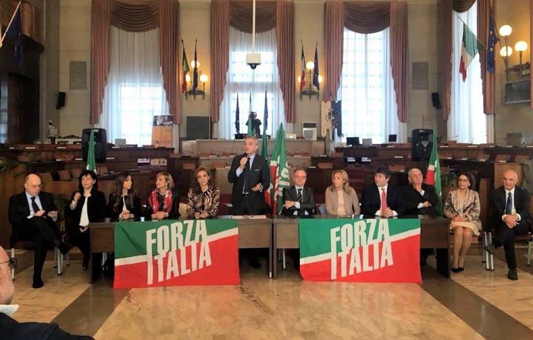 Elezioni, Forza Italia presenta la sua squadra: tra rinnovamento ed esclusioni