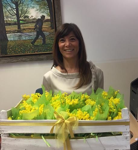 L’Aquila, 8 marzo: mimosa donata a tutte le dipendenti del Comune