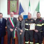 Pineto, premiato Federico il vigile del fuoco che salvò dalle fiamme Mattia (NOSTRO SERVIZIO/FOTO)