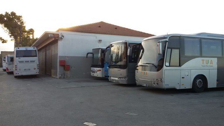 Atri, M5S denuncia il degrado del deposito di autobus TUA