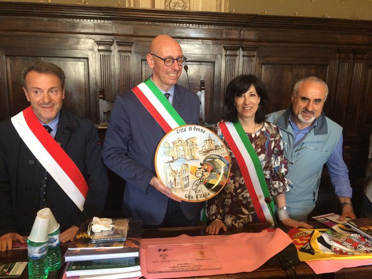Giro d’Italia: Penne e Gualdo Tadino firmano patto di amicizia