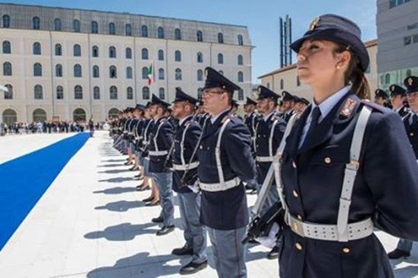 Giulianova, la polizia festeggia i 166 anni nella sede Kursaal