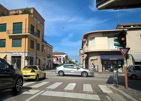 Giulanova, semaforo via Matteotti spento: la protesta