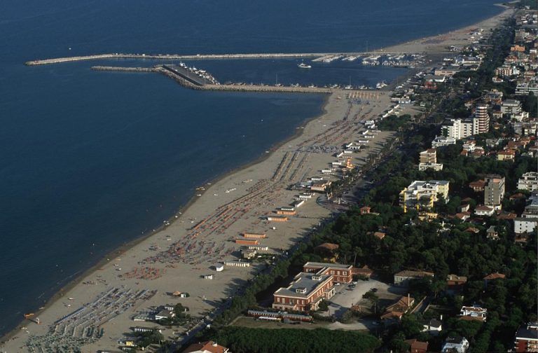 Giulianova, pubblicato il bando per la gestione della spiaggia per cani