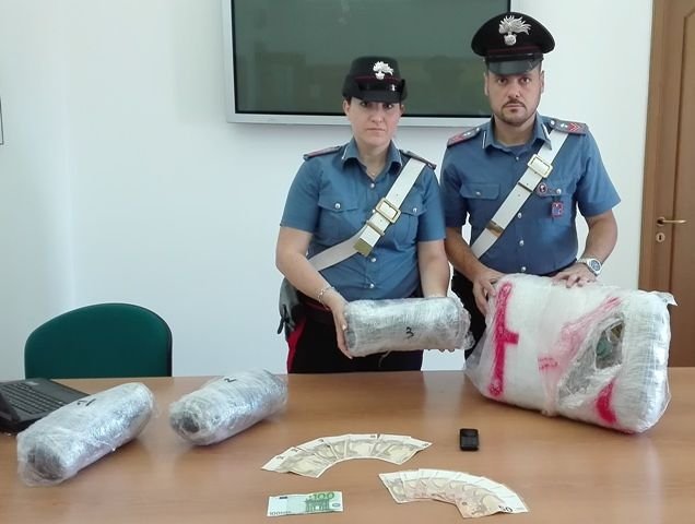 Francavilla, corriere della droga arrestato dai Carabinieri: sequestrati 8 kg di marijuana