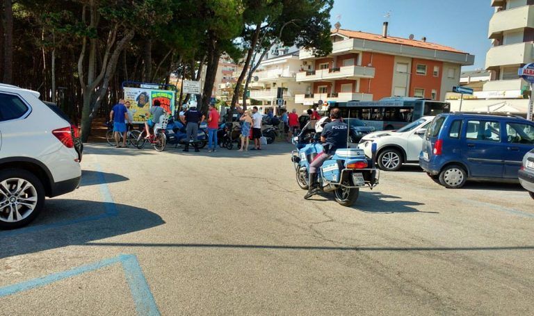 Alba Adriatica, agenti aggrediti da un venditore ambulante: la solidarietà di Città Viva