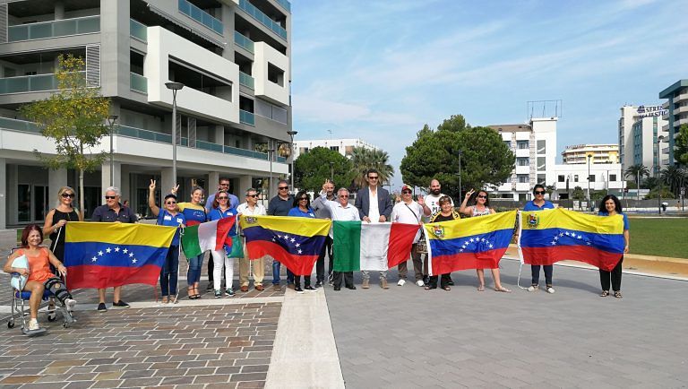 Montesilvano, la comunità venezuelana omaggia la città