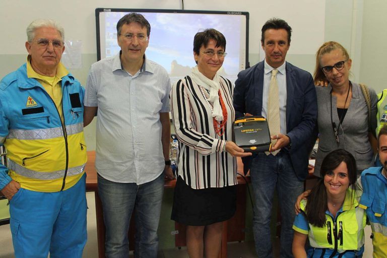 Città Sant’Angelo, donato un defibrillatore al liceo ‘Spaventa’