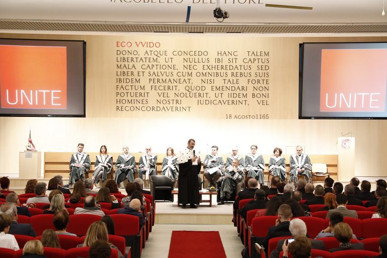 Università di Teramo: l’ultima cerimonia di laurea del Rettore Luciano D’Amico