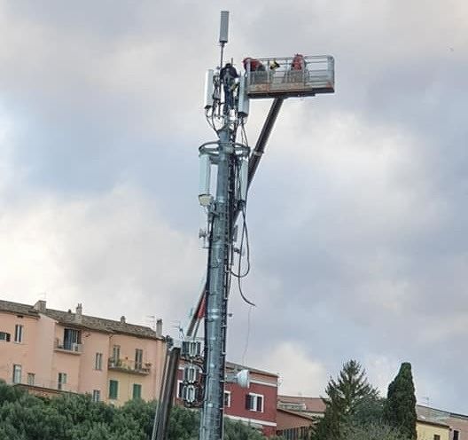 Giulianova, la nuova antenna telefonica deve essere spostata da Piazza Dalla Chiesa