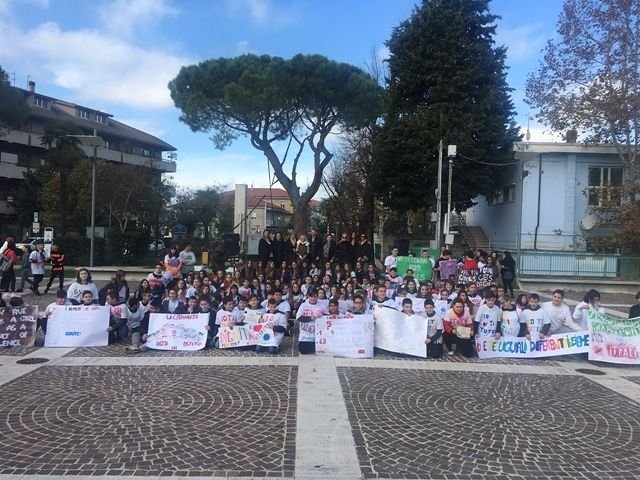 San Giovanni Teatino, Diritti della Bambina: flash mob in piazza San Rocco