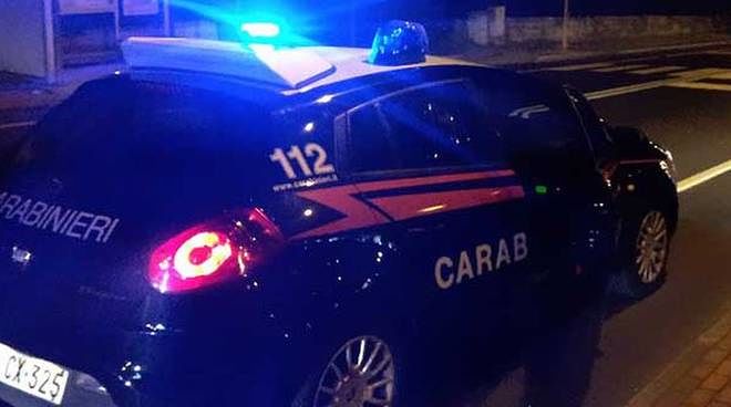 Alba Adriatica, auto distrutta dalle fiamme in contrada Basciani