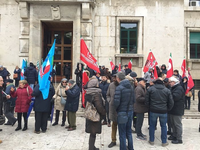 Pensionati in piazza a Pescara contro la Manovra