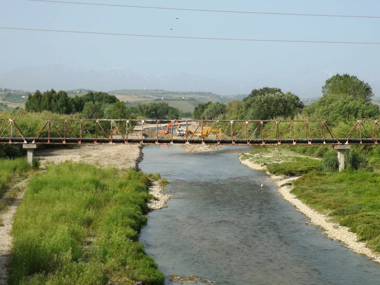 Roseto, sopralluogo al fiume Tordino: Consorzio di Bonifica e Genio Civile puliranno i fossi