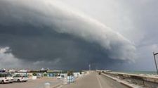 Giulianova, spettacolare shelf cloud sul porto FOTO/VIDEO