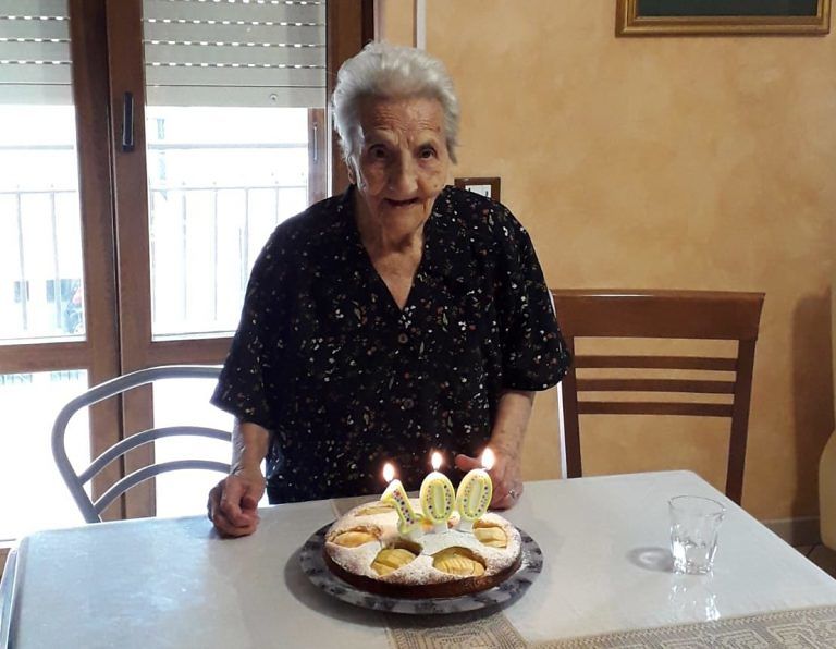 Castel del Monte festeggia i cento anni di nonna Teresa