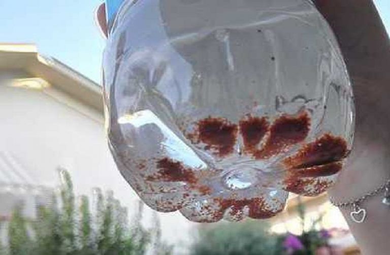 Giulianova, acqua ‘rossastra’ dal rubinetto: segnalati alcuni casi al Paese al Lido