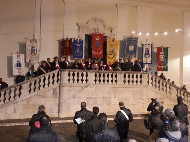 Nereto, San Martino: grande partecipazione per la fiaccolata della solidarietà