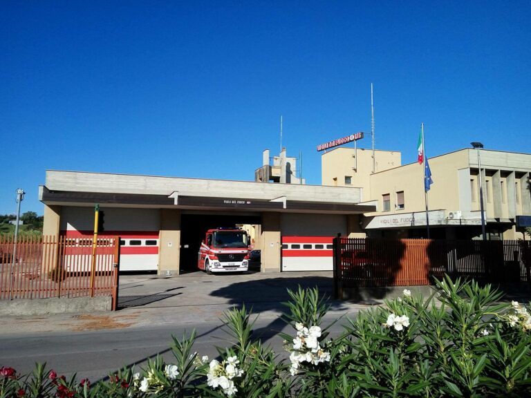 Roseto, la caserma dei vigili del fuoco aperta alle famiglie per Santa Barbara