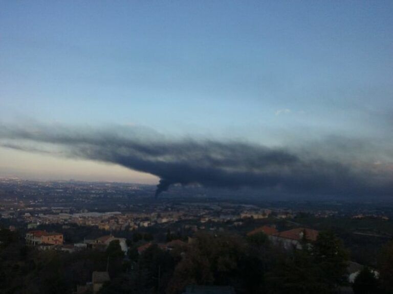 Incendio Cepagatti, l’allarme del Wwf: “Centraline e ispezioni insufficienti”