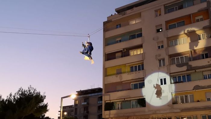 Pescara, la Befana volante attesa in piazza Salotto grazie ai vigili del fuoco