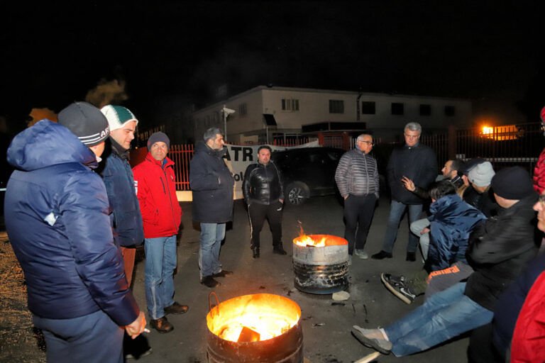 Colonnella, sciopero ATR: delegazione del Pd in visita al presidio notturno FOTO