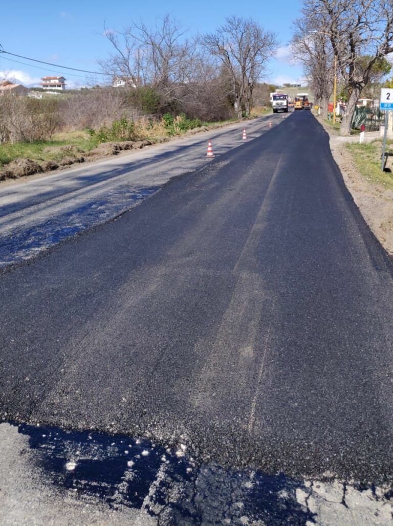 Teramo, lavori sulla SP 17 e 17/A: asfalto in corso a Villa Falchini