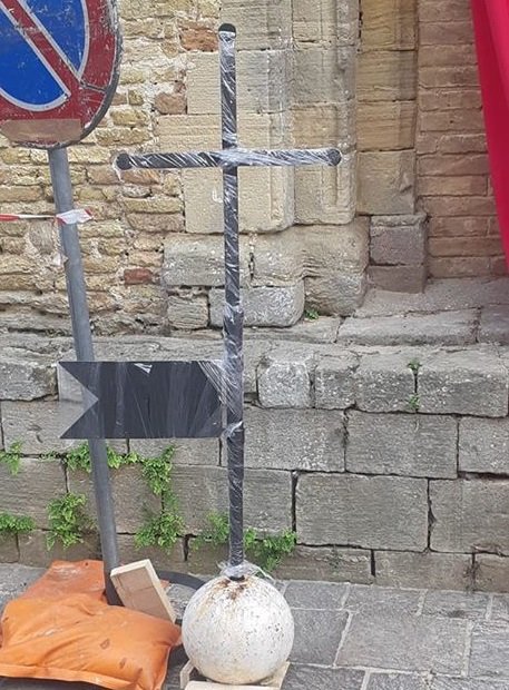 Silvi, restaurata la croce della chiesa Santissimo Salvatore abbattuta a febbraio dal vento