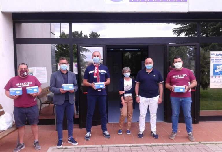 Teramo, tifosi del Torino donano mascherine alla Fondazione Anffas