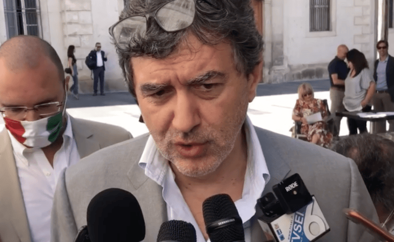 Marsilio all’attacco: “Qui si rischia la fame, nostri parlamentari non facciano turisti a Roma” VIDEO