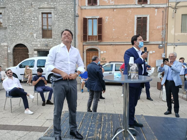 Matteo Renzi a Teramo, “Due miliardi di euro per l’Abruzzo, al governo con 5 Stelle per fermare Salvini” FOTO VIDEO