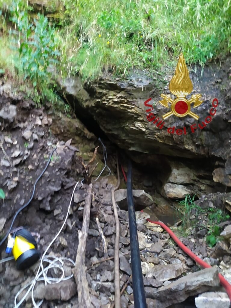Roccamorice, trovato senza vita uno degli speleologi bloccati nella grotta
