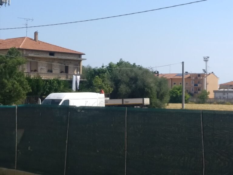 Alba Adriatica, via 29 Maggio: proteste per i lavori della nuova antenna