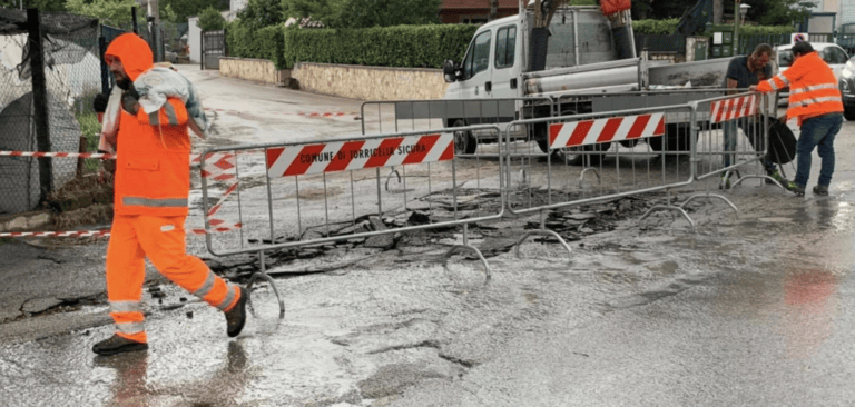 Torricella Sicura, maltempo: cede l’asfalto a Piano Grande FOTO