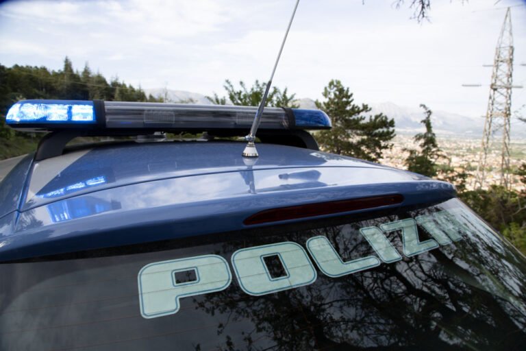 Pescara, ritrovato il furgone usato per l’assalto al portavalori delle Poste
