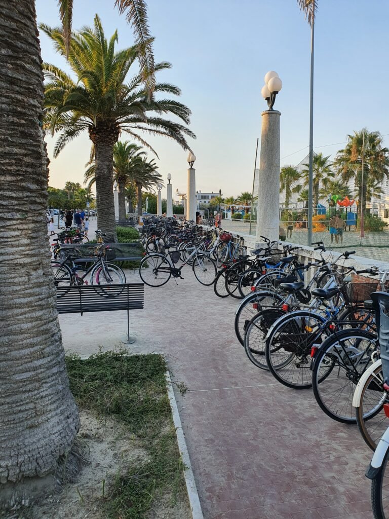 Boom di biciclette sulla costa teramana: ma le città ancora non sono pronte. L’intervento