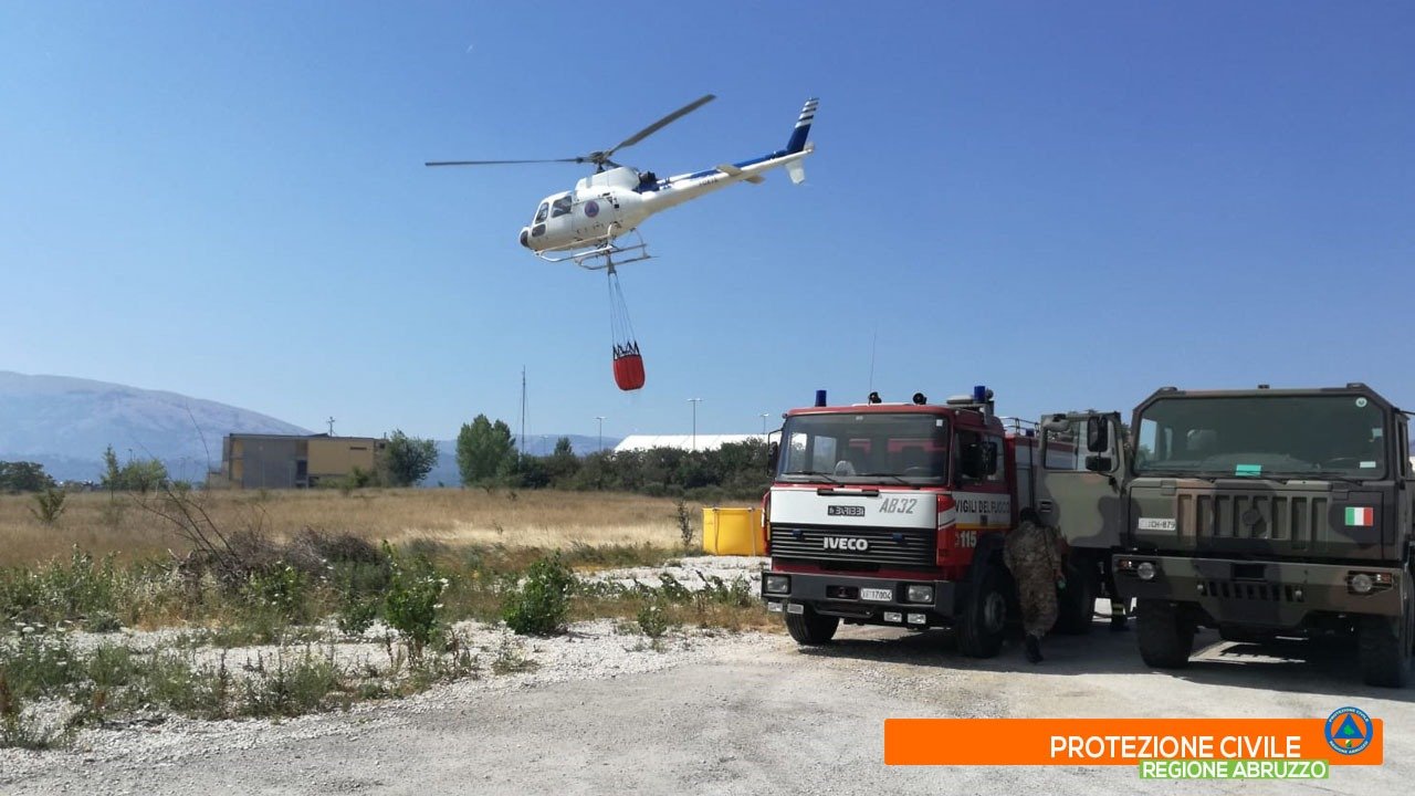 L'Aquila, emergenza incendi: riprese le operazioni FOTO VIDEO