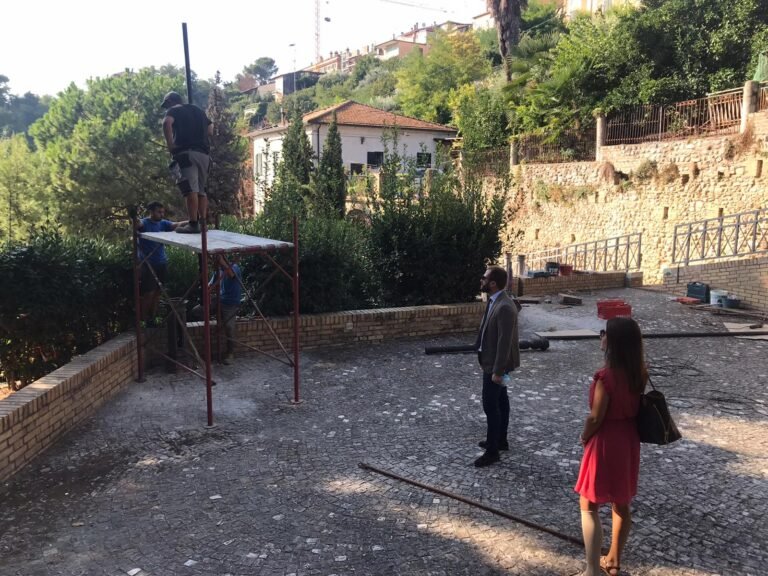 Giulianova, atti vandalici Salita Montegrappa: ripristinati i pali della luce e installate due nuove telecamere