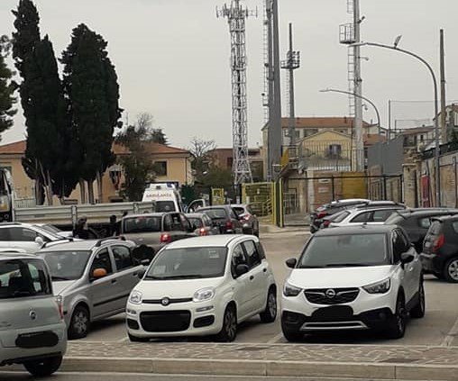 Giulianova, allestita postazione drive per i tamponi nel piazzale del Fadini