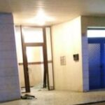 Montesilvano, bomba carta esplode davanti a un palazzo-FOTO
