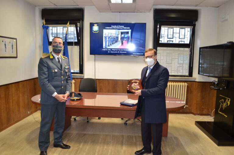 Pescara, il prefetto Di Vincenzo visita la sede provinciale della Finanza