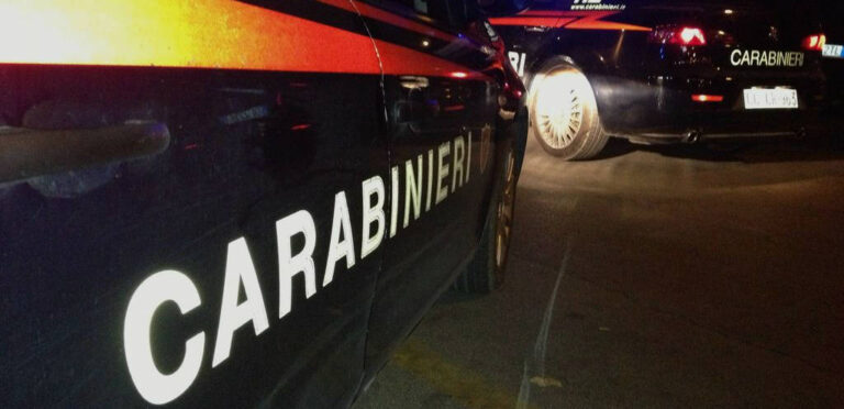 Vestiti da carabinieri per compiere furti e rapine: 8 arresti, anche a Teramo
