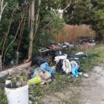 Roseto, quintali di rifiuti abbandonati nella zona di Colle Magnone FOTO