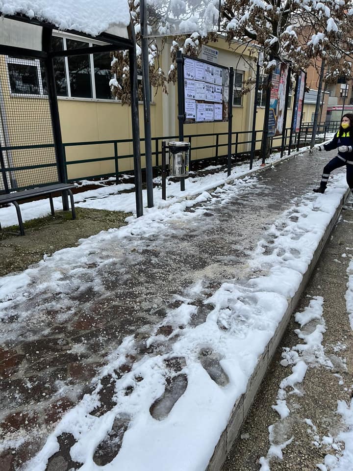 Teramo, ghiaccio sulle strade: l'operato del Comune e le polemiche FOTO VIDEO